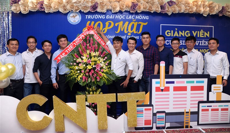 Mừng vui ngày họp mặt 20 năm Khoa CNTT